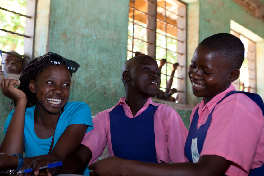 Workshop with adolescent girls at Pabbo Primary School in Northern Uganda. © UNICEF/Uganda 2015/Suihkonen