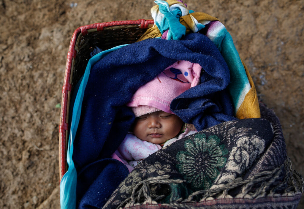 Ensimmäinen elinkuukausi on lapsille kaikkialla maailmassa elämän vaarallisinta aikaa. © UNICEF/UN017141/Shrestha
